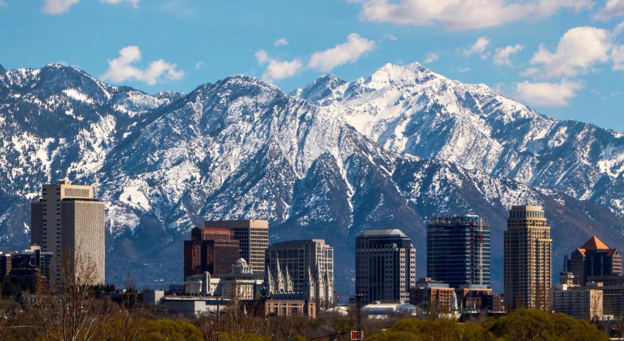 Modern Private Whole Unit 4 Bedroom Guest Suite King Bed Salt Lake City Exterior photo