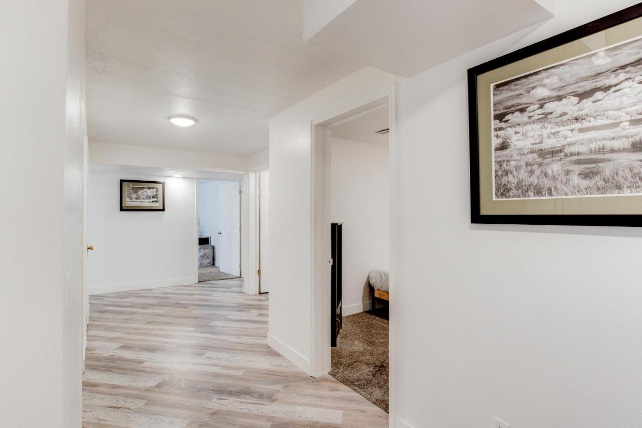 Modern Private Whole Unit 4 Bedroom Guest Suite King Bed Salt Lake City Exterior photo